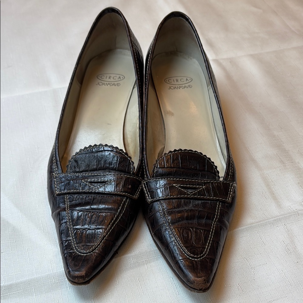 👻Joan & David Brown Leather kitten heel Loafers with Crocodile Texture: